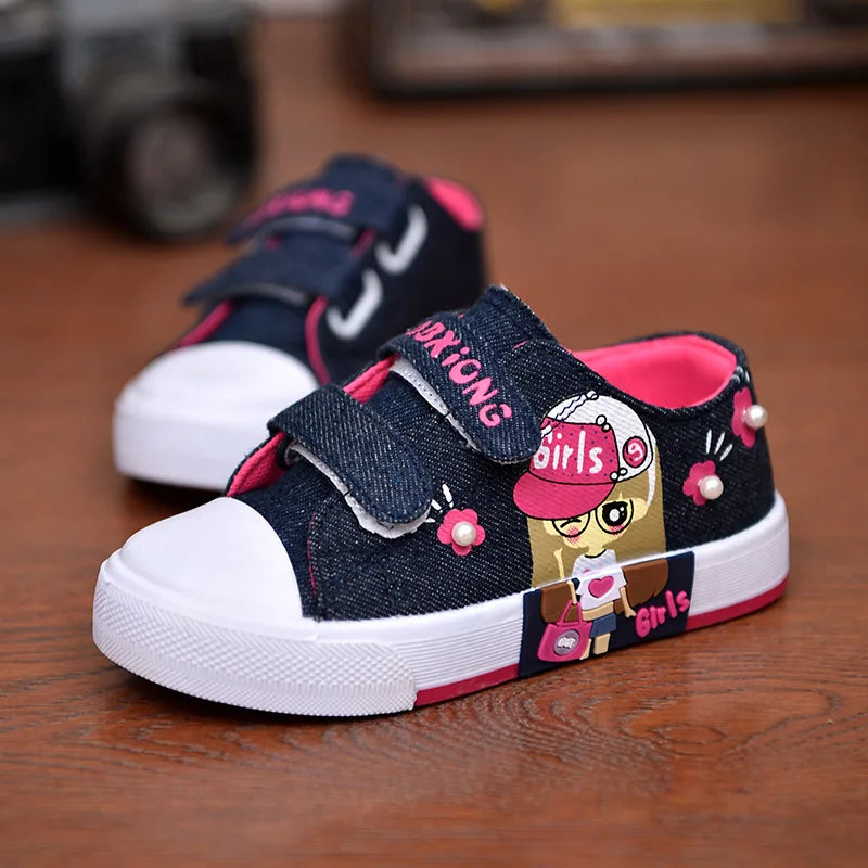 Children's canvas shoes for girls, featuring cowboy style and breathability, ideal for outdoor leisure activities