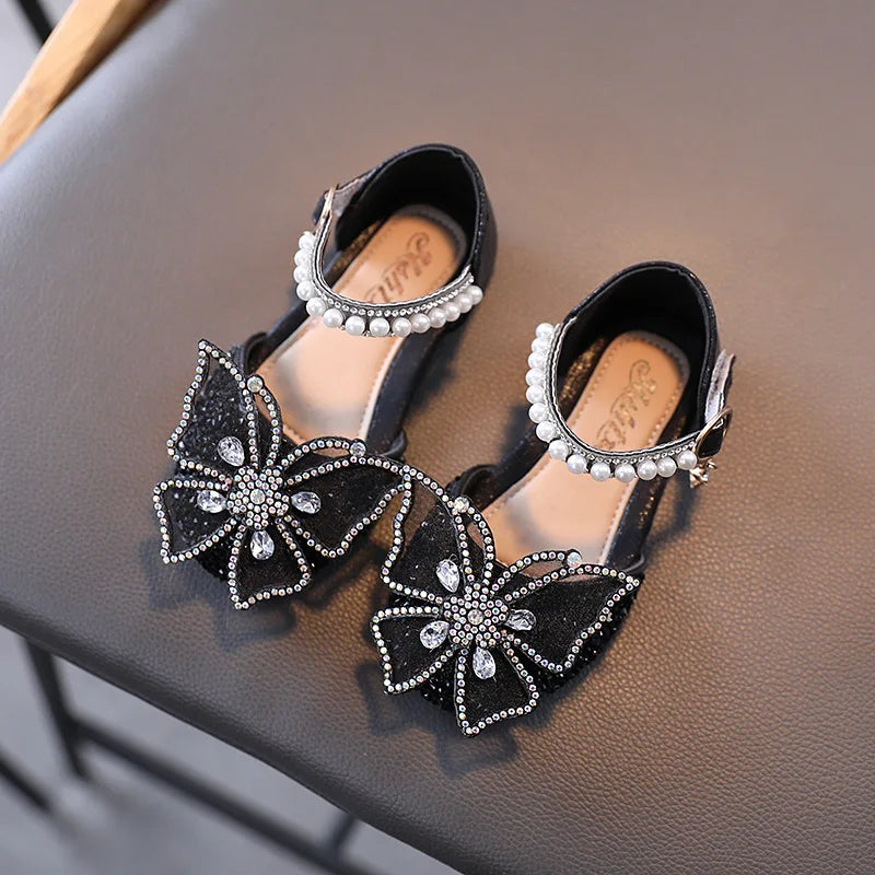 Summer girls' sandals with sequins, rhinestone bow, and flat heel. Available in sizes 21-35