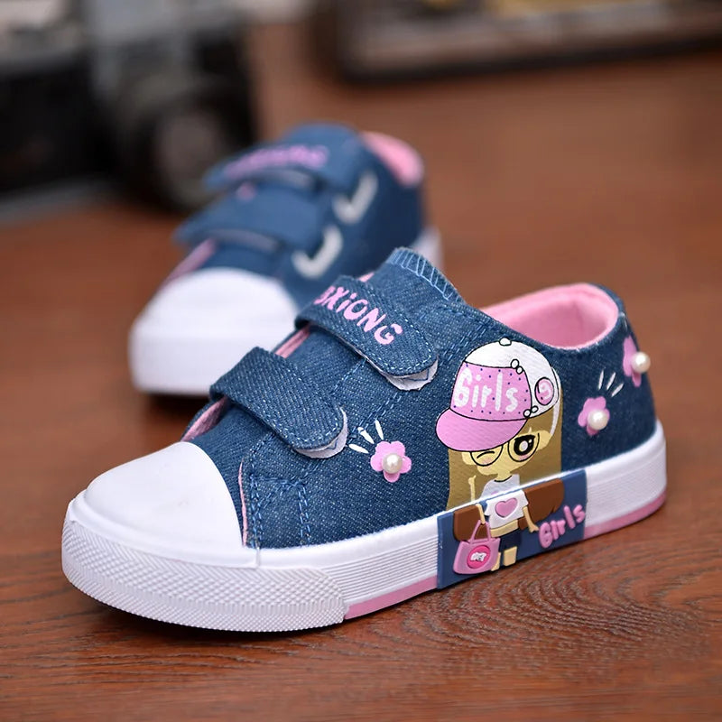 Children's canvas shoes for girls, featuring cowboy style and breathability, ideal for outdoor leisure activities