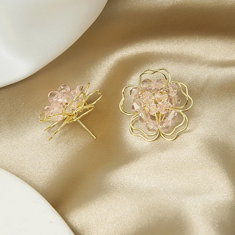 Boho-style white flower stud earrings for women and girls, perfect for summer beach wear.