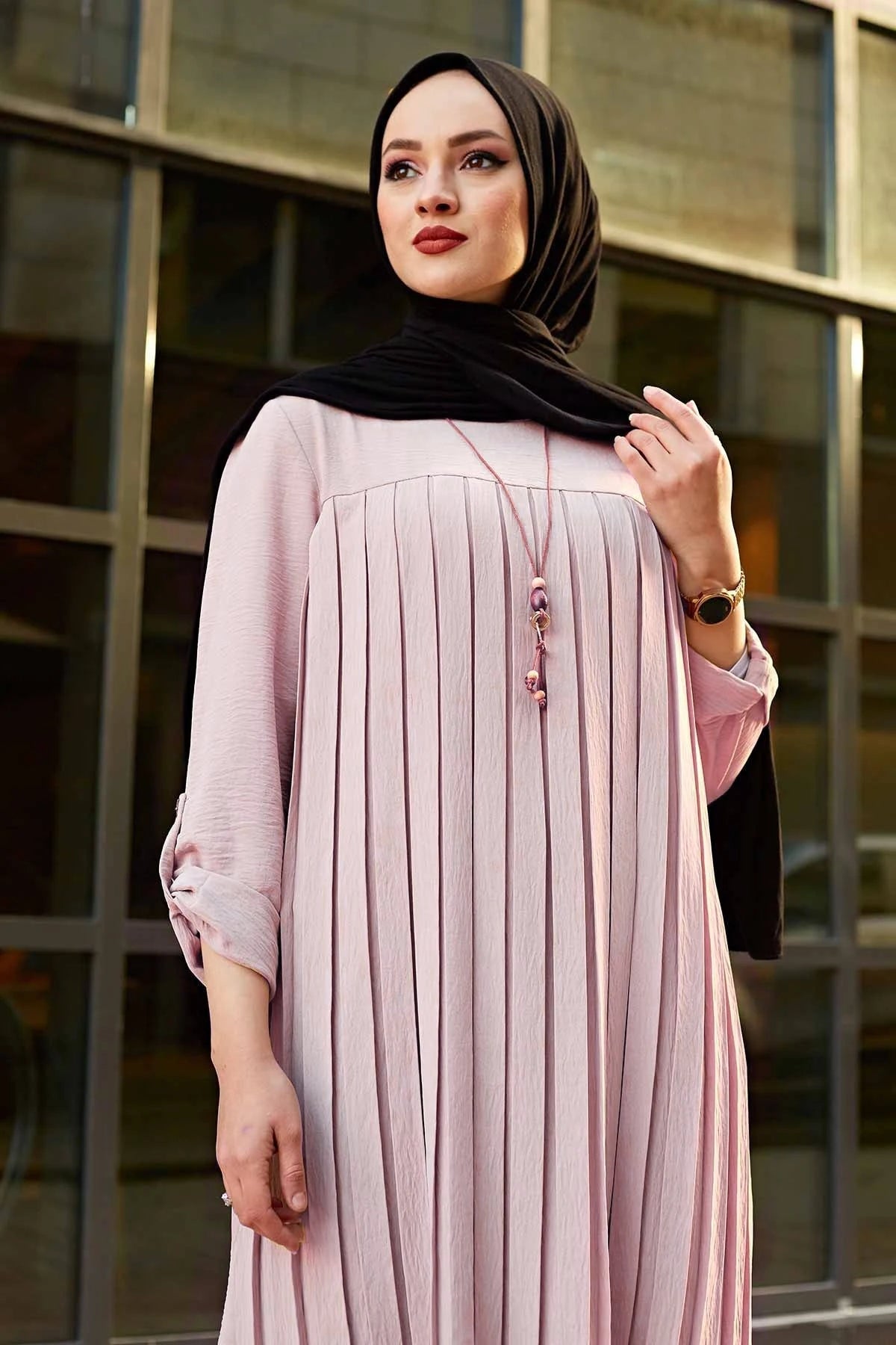 Stylish pleated blouse for girls with adjustable sleeves. Available in various colors. A fashionable choice for women