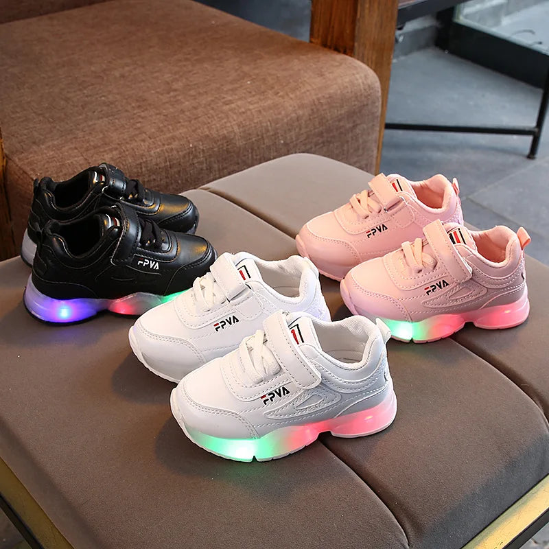 New LED children's shoes for spring and autumn. These luminous sneakers are perfect for boys and girls, adding fun to their casual wear