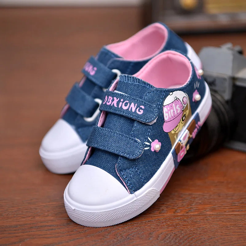 Children's canvas shoes for girls, featuring cowboy style and breathability, ideal for outdoor leisure activities