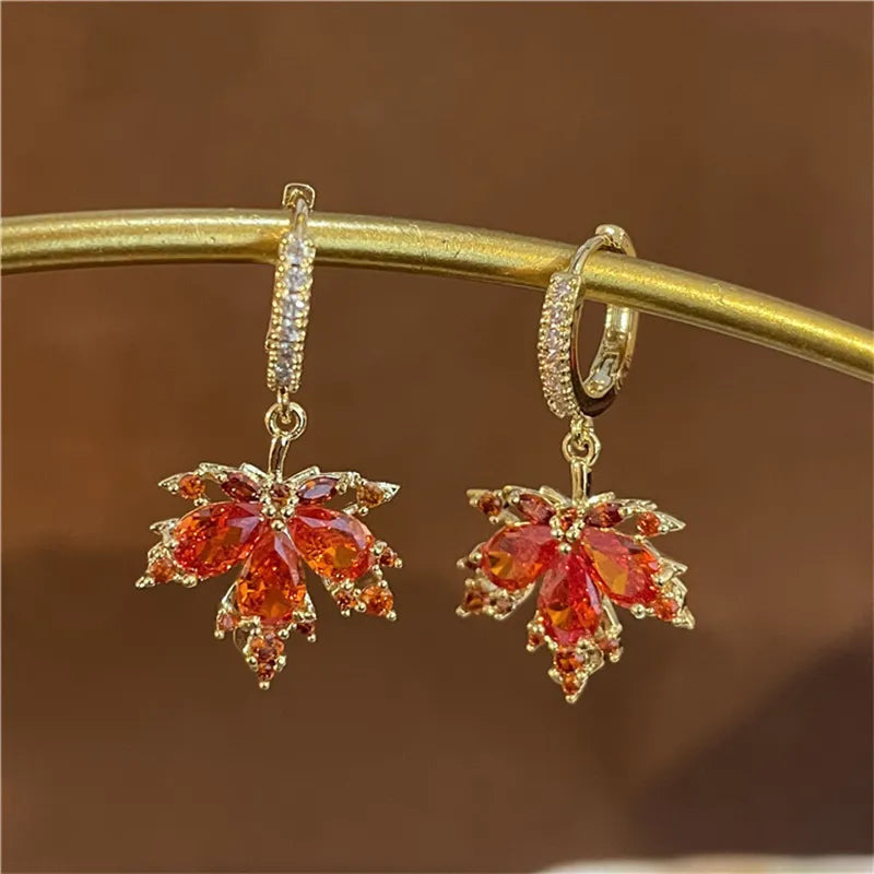 French Vintage Crystal Zircon Red Maple Leaf Earrings for Women Temperament Rhinestone Tassel Earrings Party Jewelry Bijoux Gift