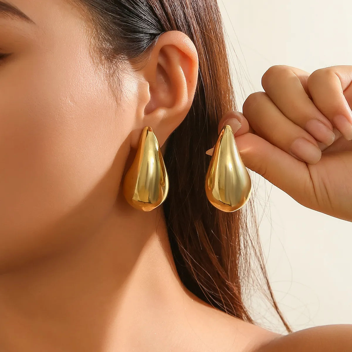 IngeSight.Z Large Water Drop Metal Earrings, Retro Gold Color, Smooth Chunky Design, for Women, Ideal for Parties and Gifts